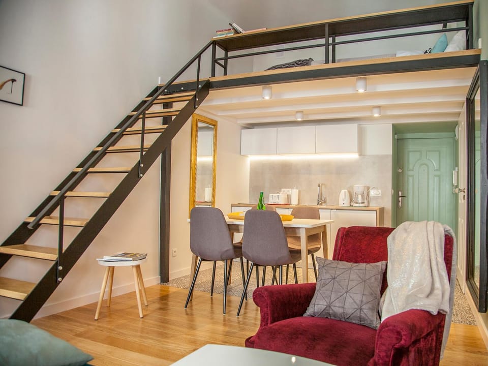Kitchen or kitchenette, Living room, Photo of the whole room, Decorative detail, Seating area, Dining area