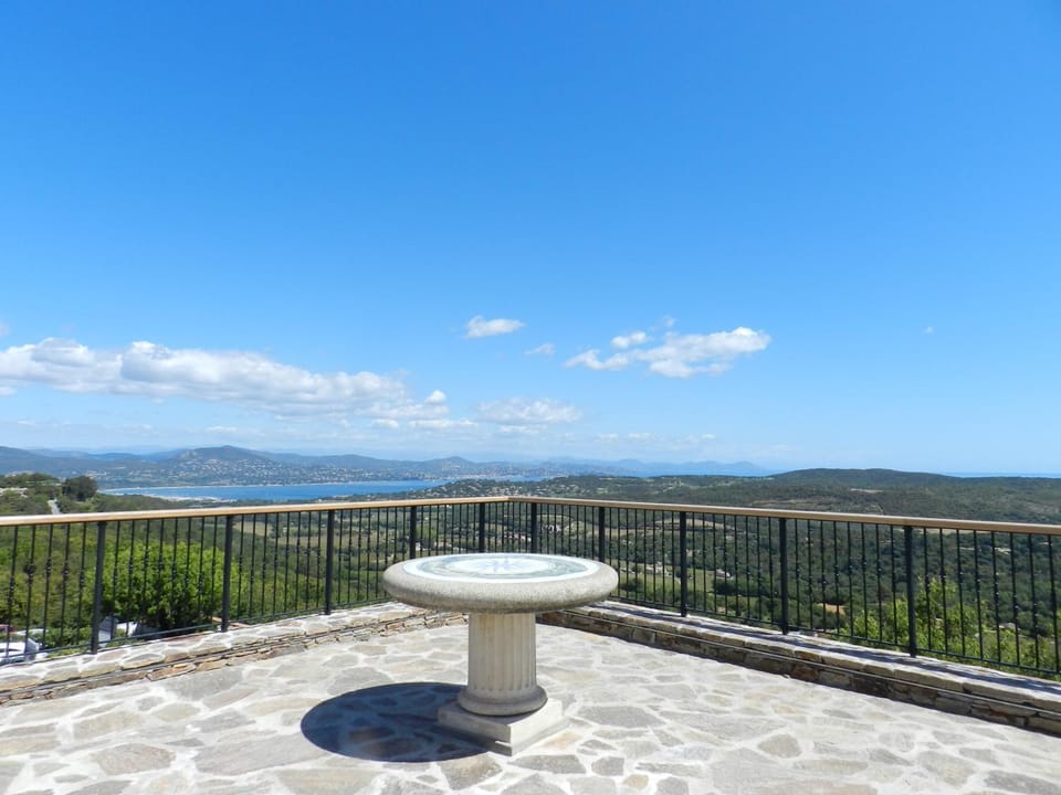 Mountain view, Sea view