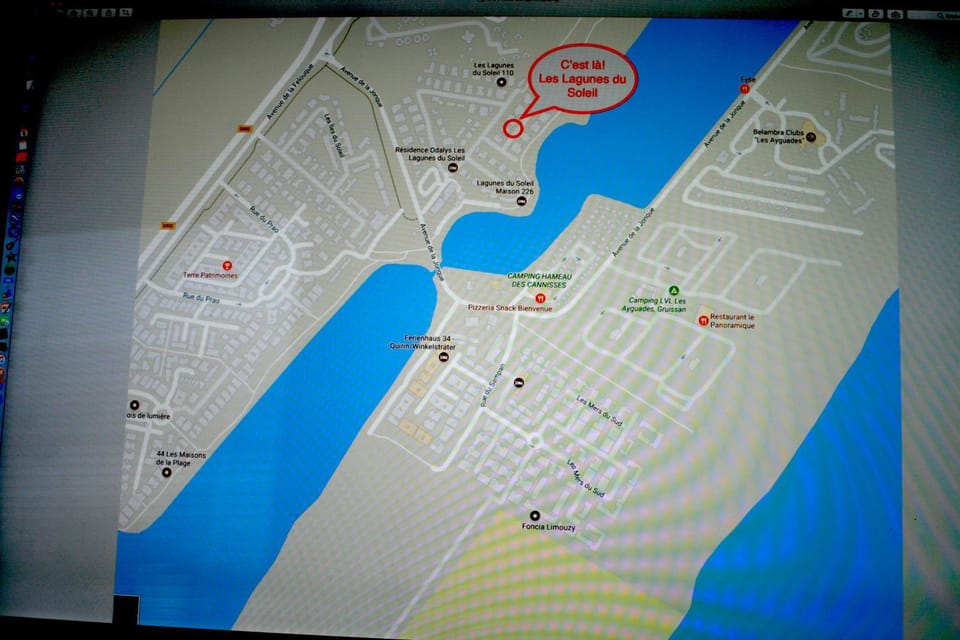 View (from property/room), Lake view, Landmark view, River view, Sea view, Street view