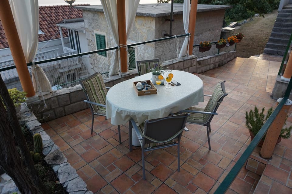 Patio, View (from property/room), Balcony/Terrace, Seating area, Dining area, Food