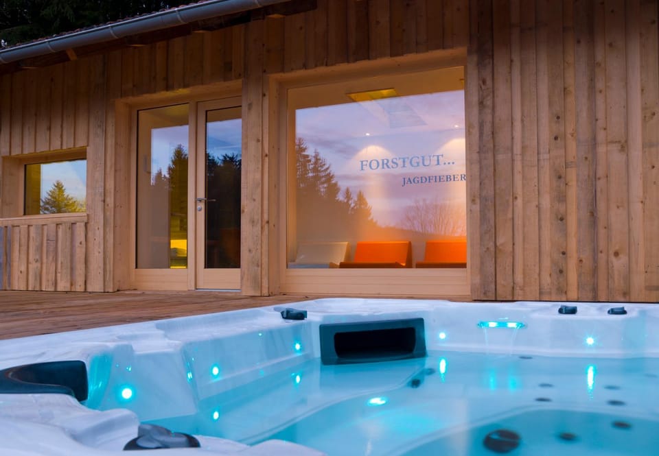 Hot Tub, Hot Tub