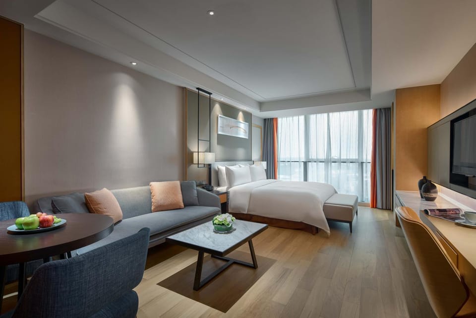 Bed, TV and multimedia, Living room, Photo of the whole room, Seating area, Bedroom, hair dresser