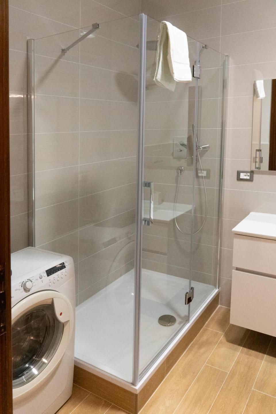 Shower, Bathroom, washing machine
