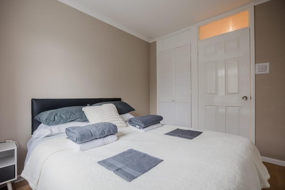 Bed, Bedroom, wardrobe