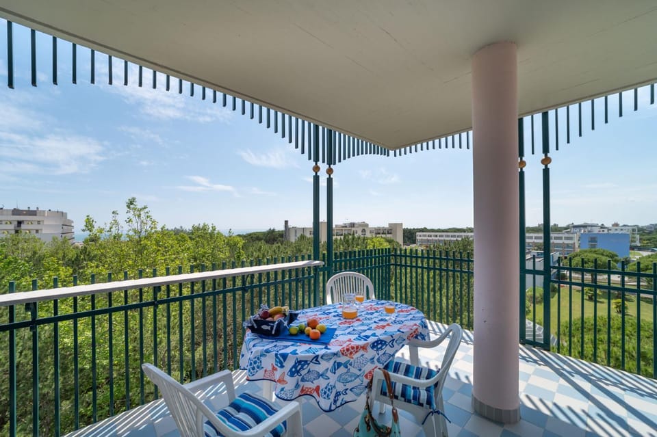 View (from property/room), Balcony/Terrace, Dining area