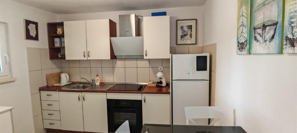 Apartment Mika 2 Apartment in Okrug Gornji