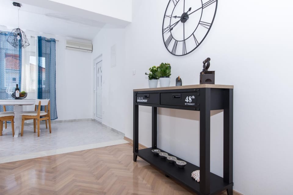 Apartment Mika1 Apartment in Okrug Gornji