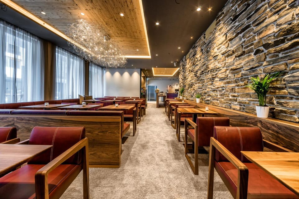 Spring, Winter, Summer, Lounge or bar, Autumn