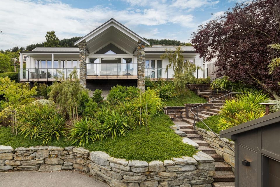 Stonehill Villa - 5 Bed Villa in Queenstown