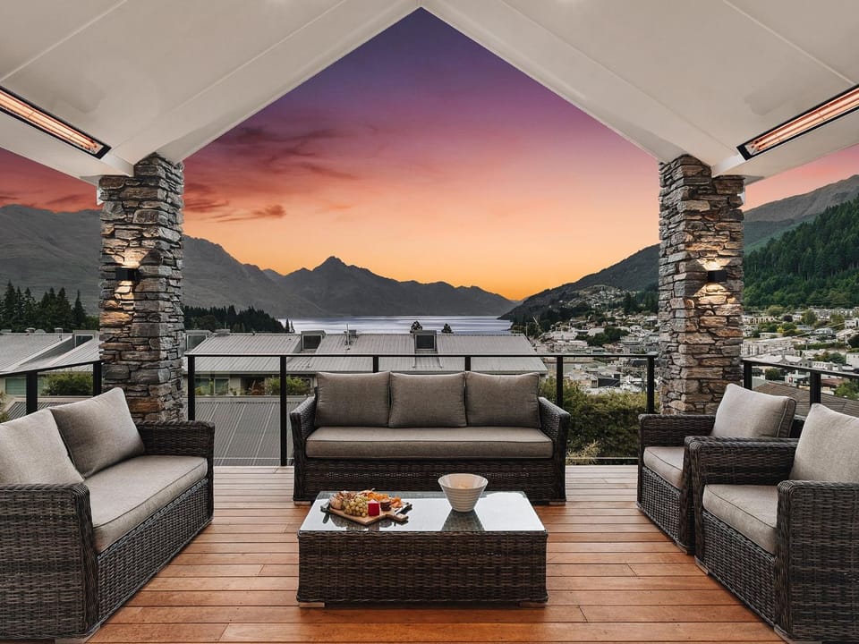 Patio, Natural landscape, View (from property/room), Balcony/Terrace, Seating area, Lake view, Mountain view, Sunset
