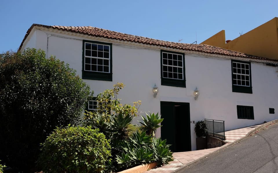 Property building, Restaurant/places to eat, Facade/entrance, Off site, People, People, Neighbourhood, Activities, Lobby or reception, Hiking, Guests, Guests, Area and facilities, Location