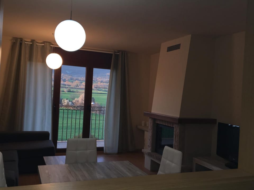 TV and multimedia, Balcony/Terrace, Living room, Dining area