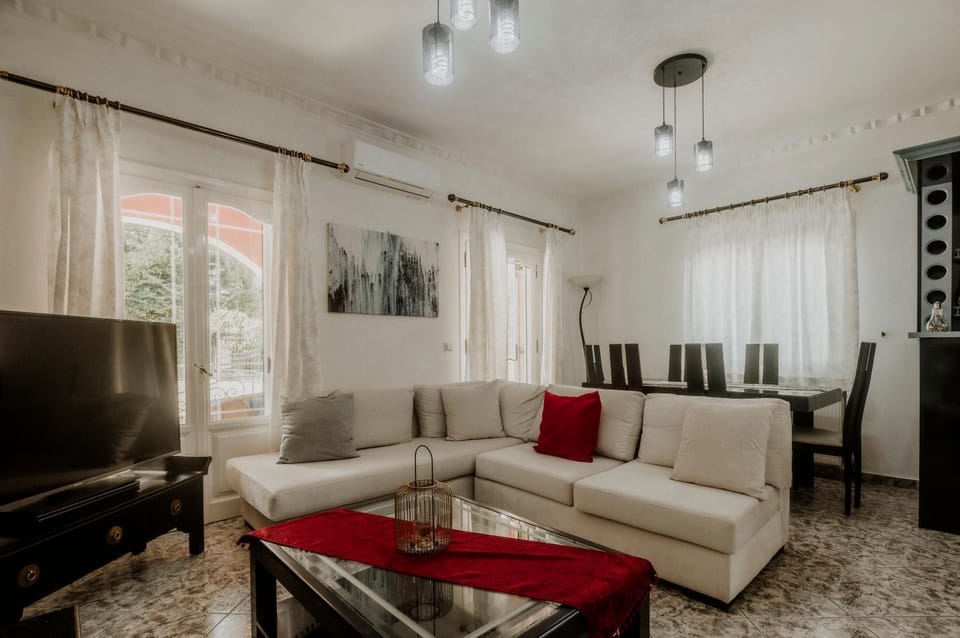 Communal lounge/ TV room, Living room, Seating area