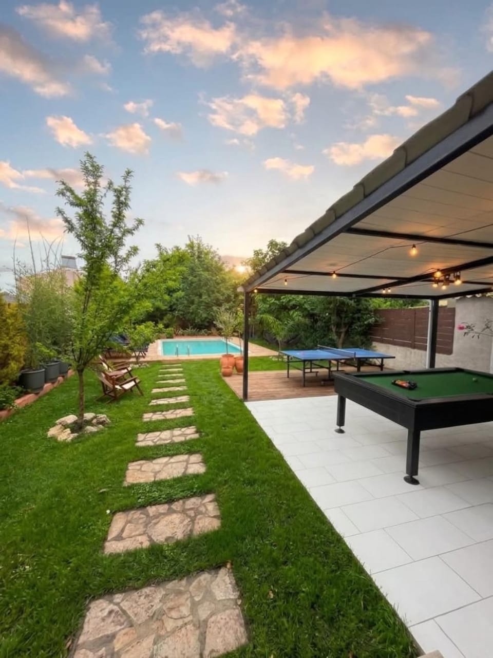 Property building, Pool view, Swimming pool, Entertainment