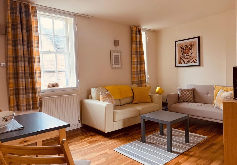 Living room, Decorative detail, Dining area