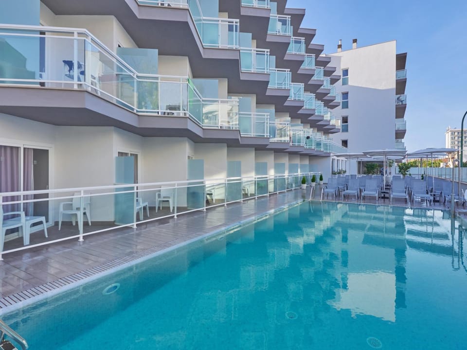 Swimming pool, Swimming pool