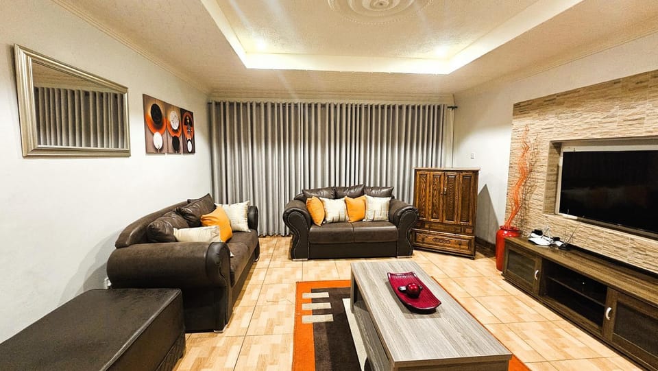 Communal lounge/ TV room, TV and multimedia, Living room, Seating area, Evening entertainment