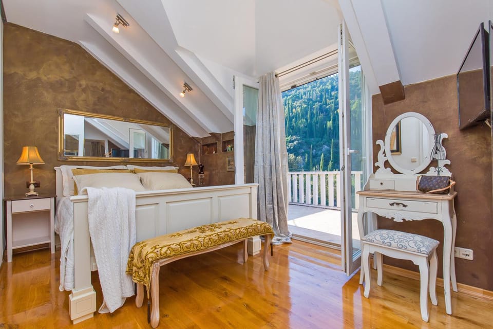 Bed, Balcony/Terrace, Bedroom