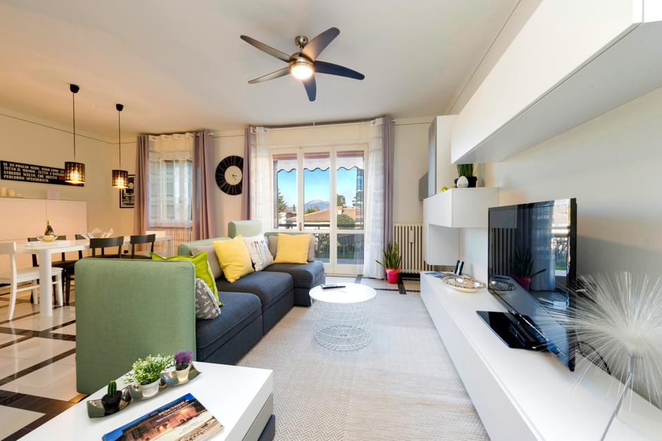 Communal lounge/ TV room, Day, Winter, TV and multimedia, Living room, On site, Garden view, Lake view, Landmark view, Mountain view, Pool view, Street view