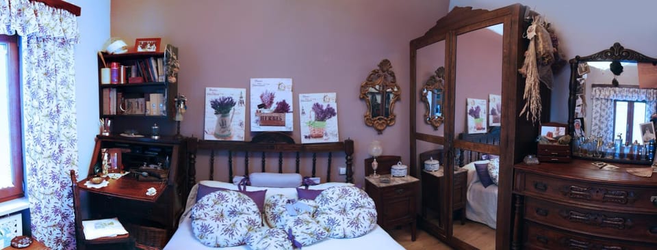 Bed, Photo of the whole room, Decorative detail