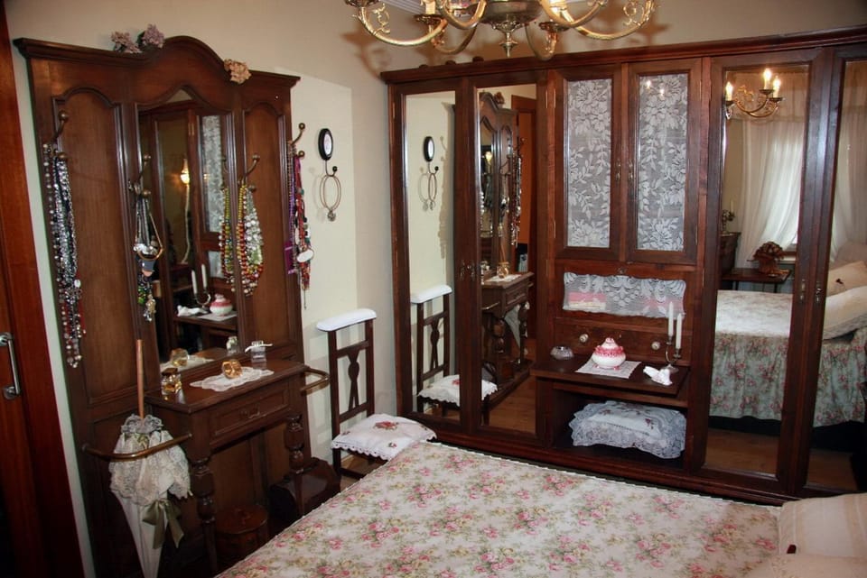 Decorative detail, Bedroom, Garden view