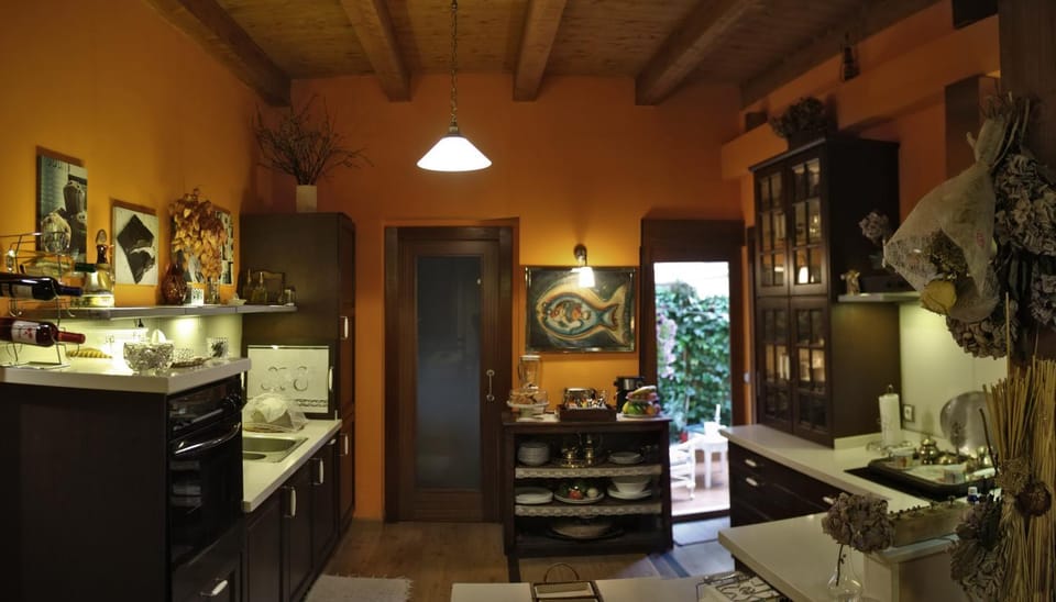 Kitchen or kitchenette, Decorative detail, Garden view, Street view