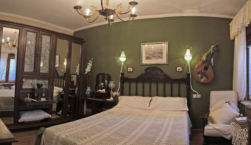 Bed, Photo of the whole room, Decorative detail