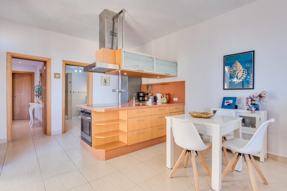 Dining area, kitchen
