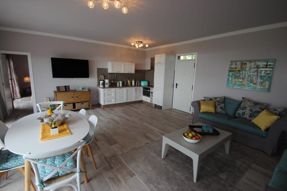 Kitchen or kitchenette, Living room, Dining area