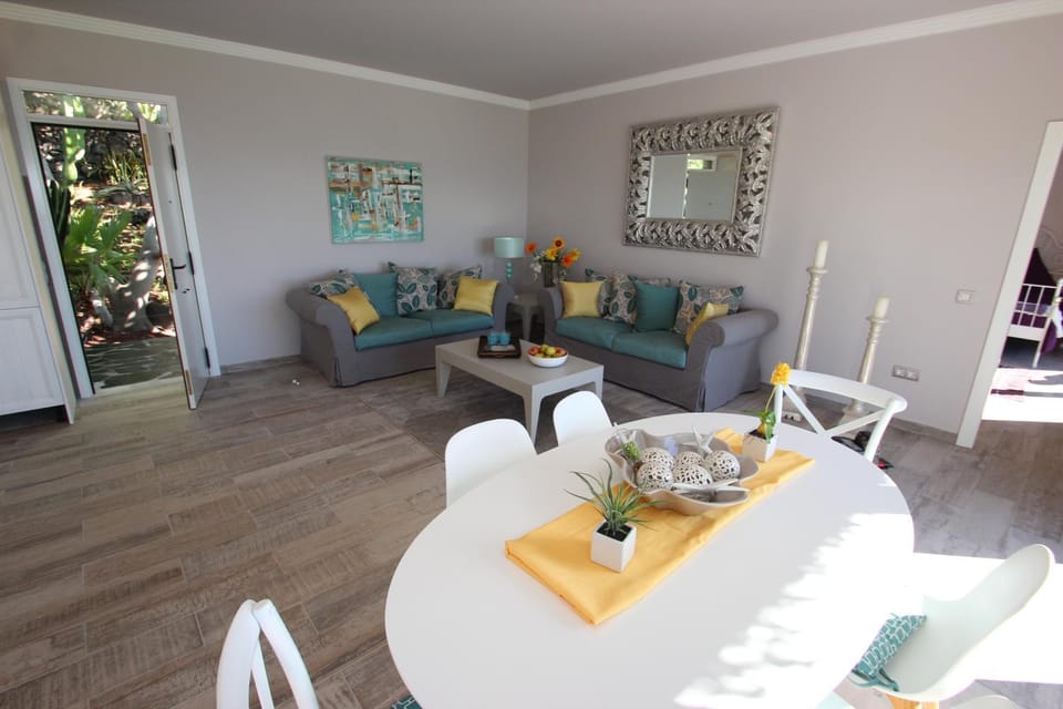 Living room, Lobby or reception