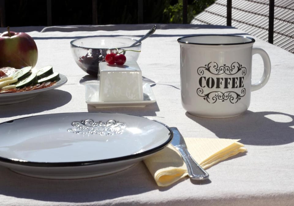 Coffee/tea facilities, Decorative detail, Breakfast