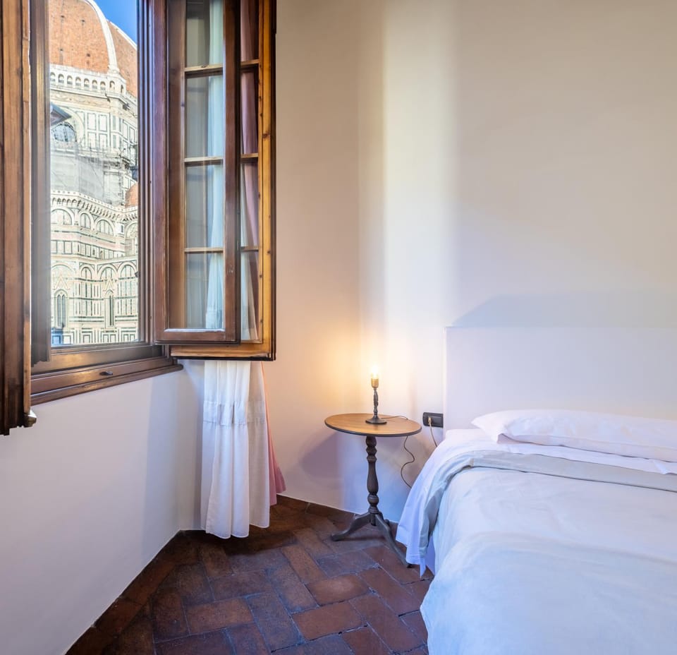 View (from property/room), Photo of the whole room, Bedroom, City view, Landmark view