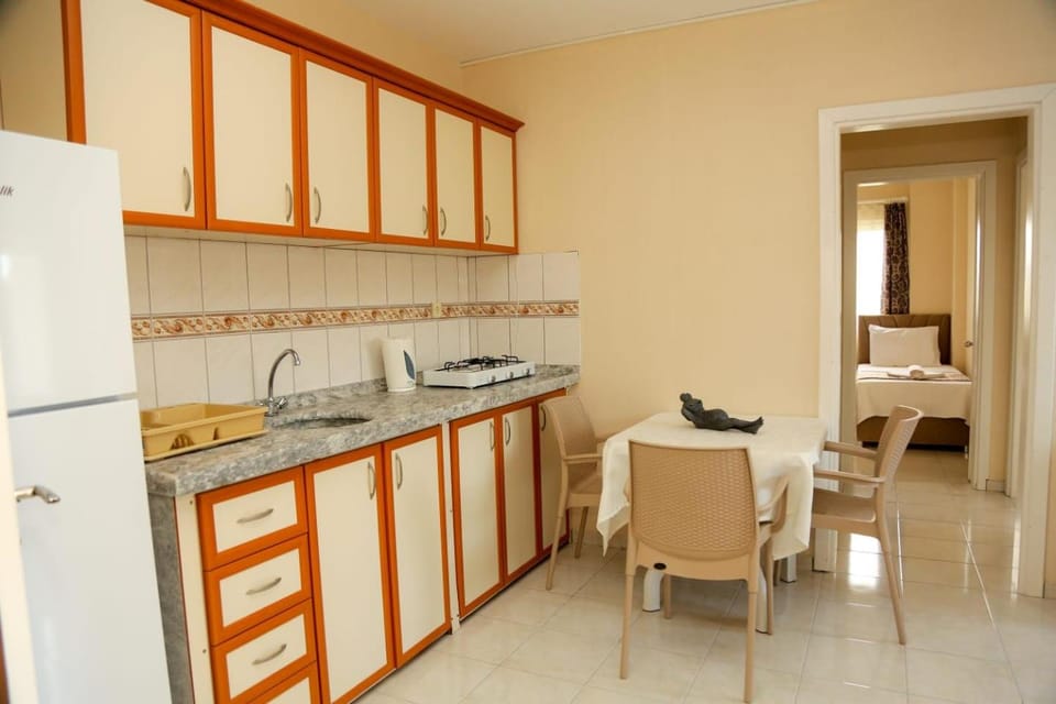 Coffee/tea facilities, Kitchen or kitchenette, Dining area