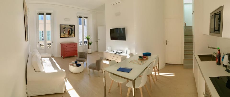 Living room, Photo of the whole room, Dining area