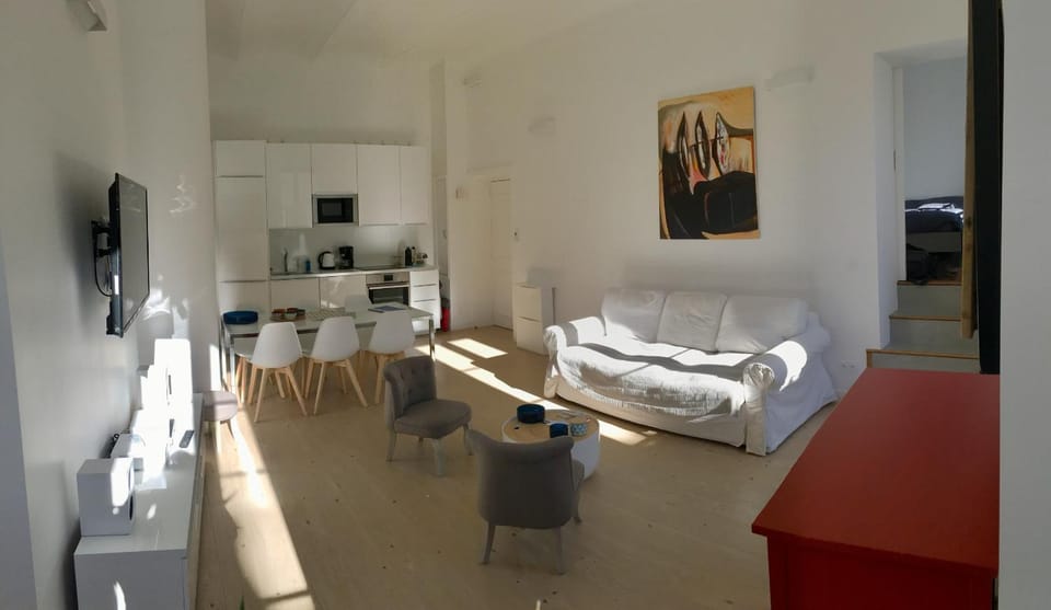 Living room, Photo of the whole room