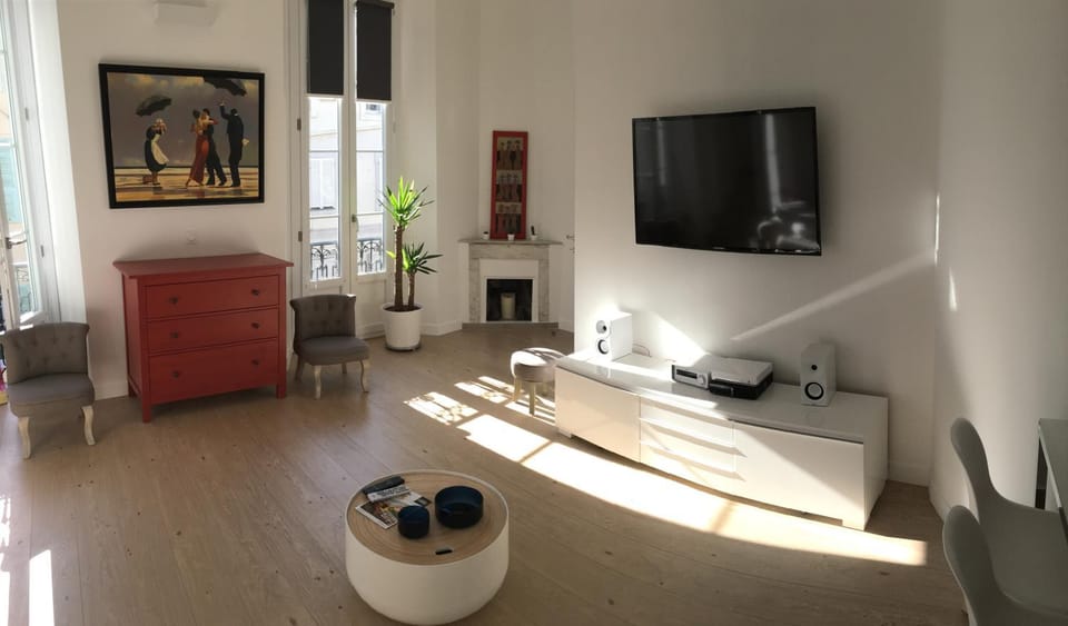 Living room, Photo of the whole room
