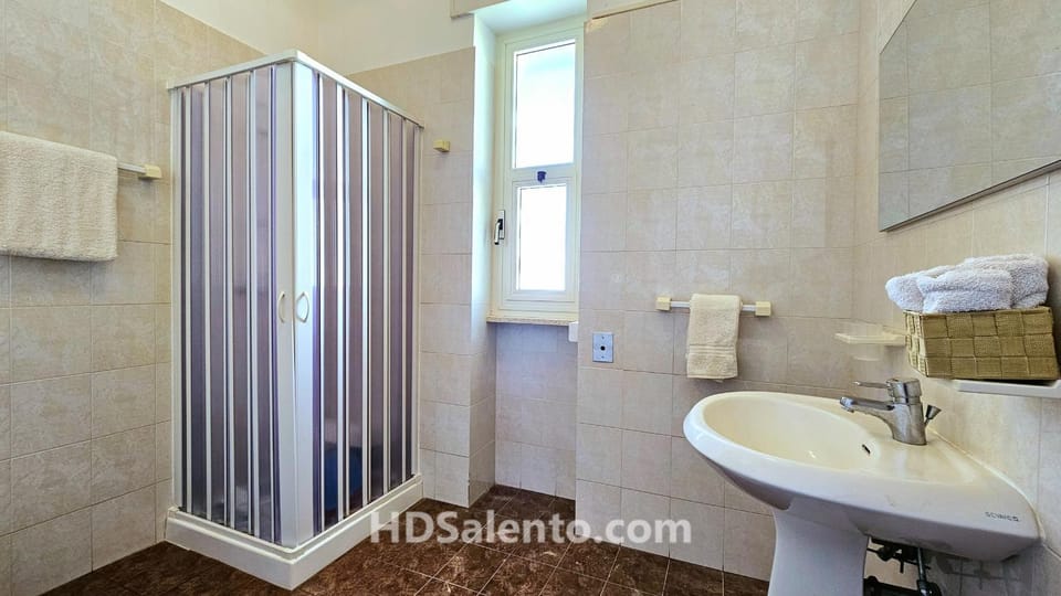 Shower, Bathroom, towels