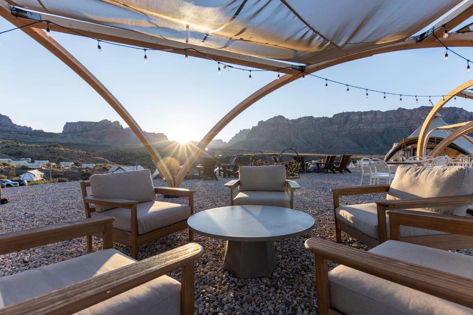 Restaurant/places to eat, Seating area