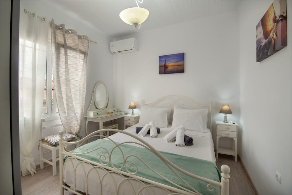 Bed, Bedroom, air conditioner