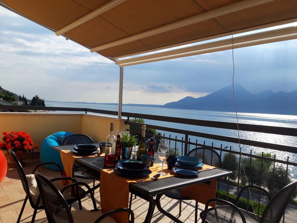 Penthouse CASA ALKEA Masse Lake view Apartment in Brenzone sul Garda