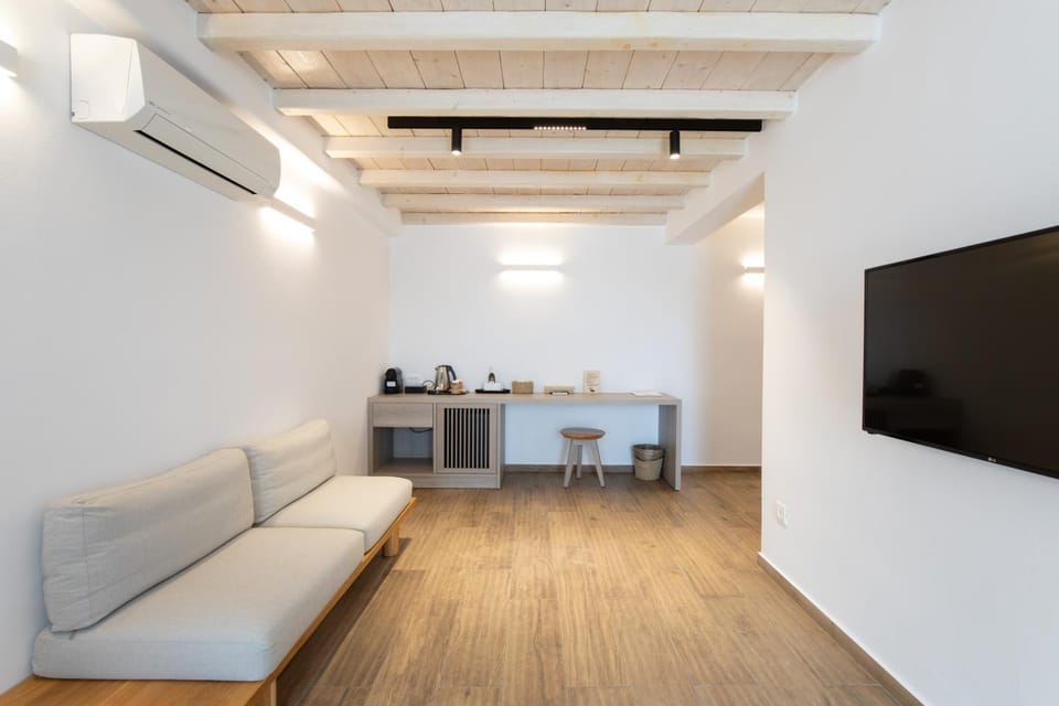 Coffee/tea facilities, Seating area