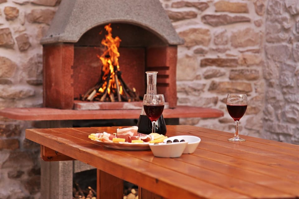 Patio, Spring, Off site, Day, Winter, Summer, BBQ facilities, Garden, Balcony/Terrace, Food and drinks, Autumn, Food, Garden view, Area and facilities, Drinks, Sunrise, young children, young children, older children, older children, group of guests, group of guests, Family, Family, Family