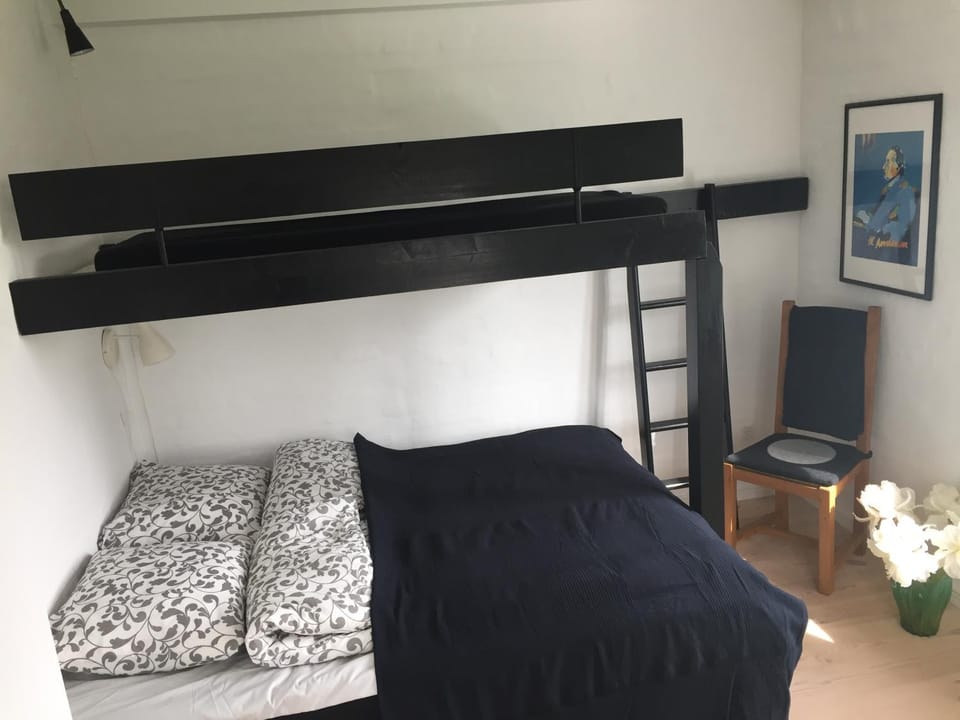 Bed, bunk bed