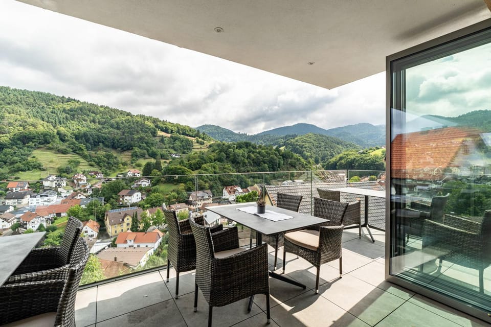 Property building, Balcony/Terrace, Living room