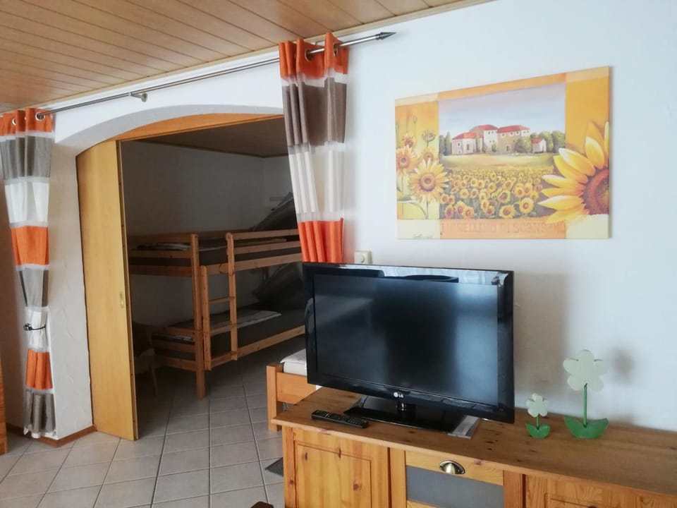 Photo of the whole room, Decorative detail, Decorative detail, bunk bed