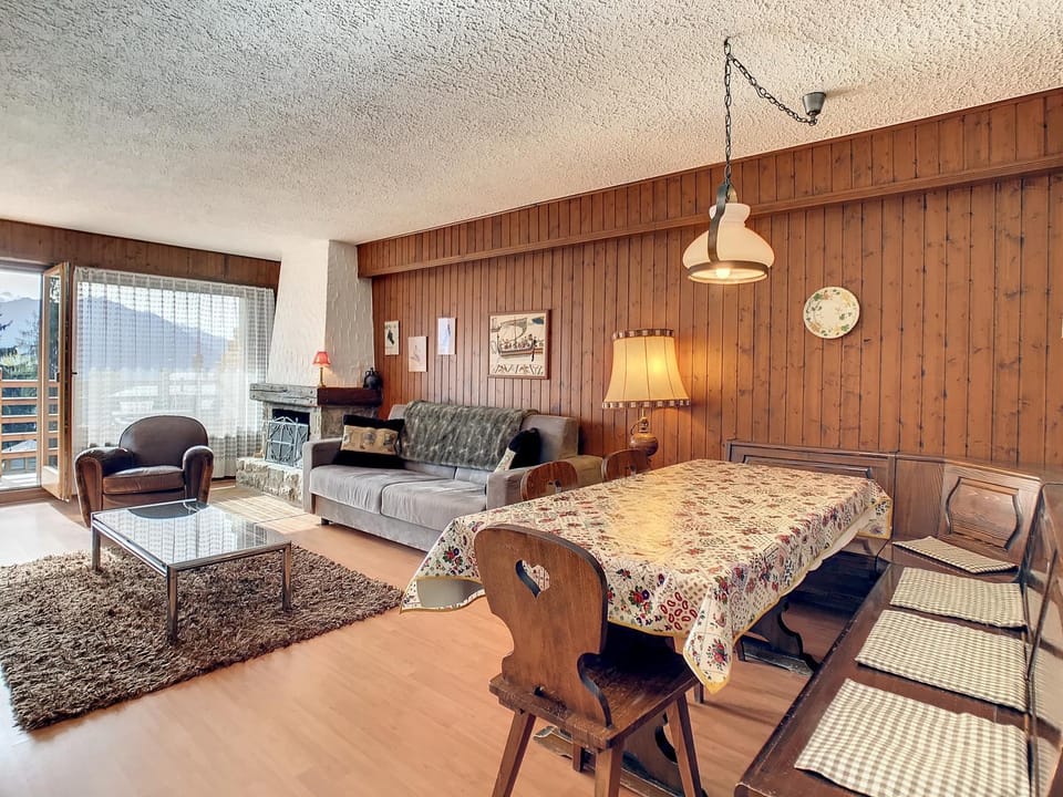 Living room, Dining area