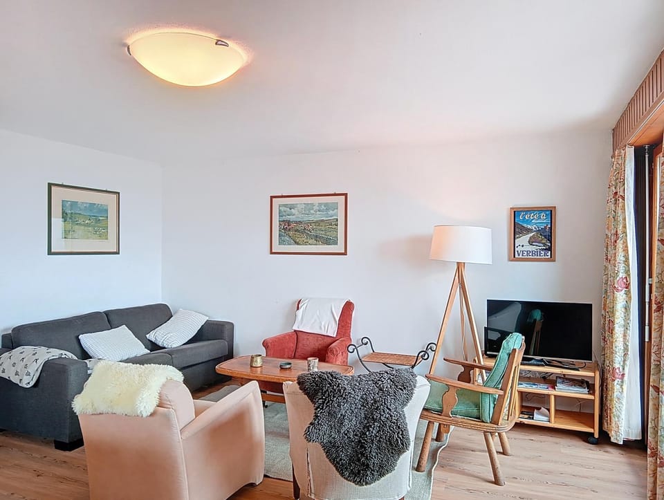 Communal lounge/ TV room, Living room