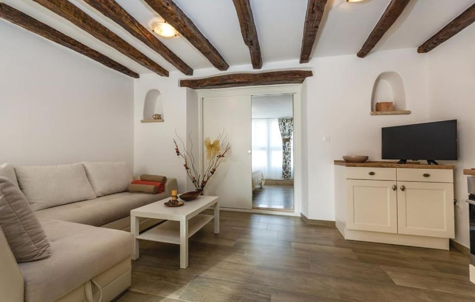 Apartment Nena- apartman sa posebnim ulazom u prizemlju, terasom i zelenom okućnicom Apartment in Istria County