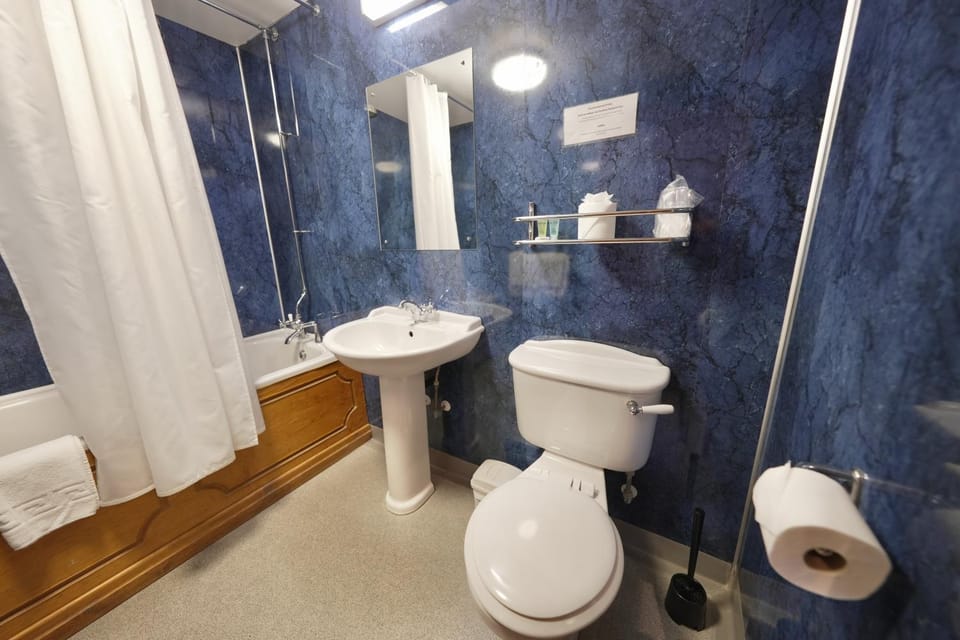 Bathroom, towels