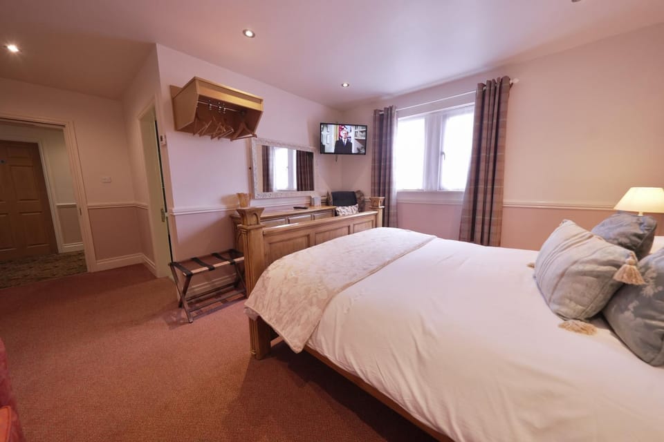 Bed, TV and multimedia, Photo of the whole room, Seating area, Bedroom, internet, towels, wardrobe